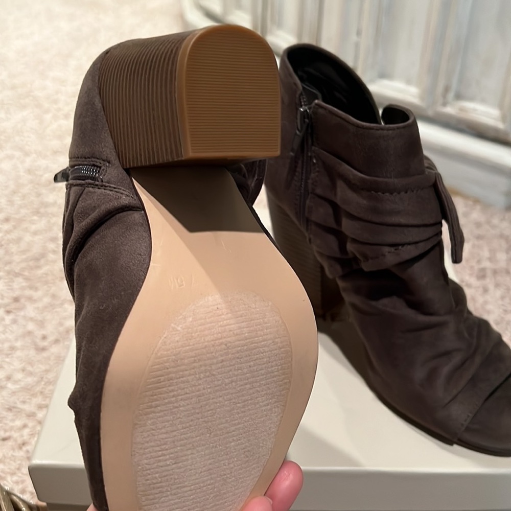 Smokey grey opened toe velvety bootie - Picture 4 of 4